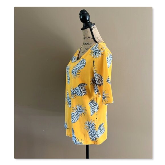 Christopher &  Banks Pineapple Print Knit Top Sz M - Picture 4 of 9